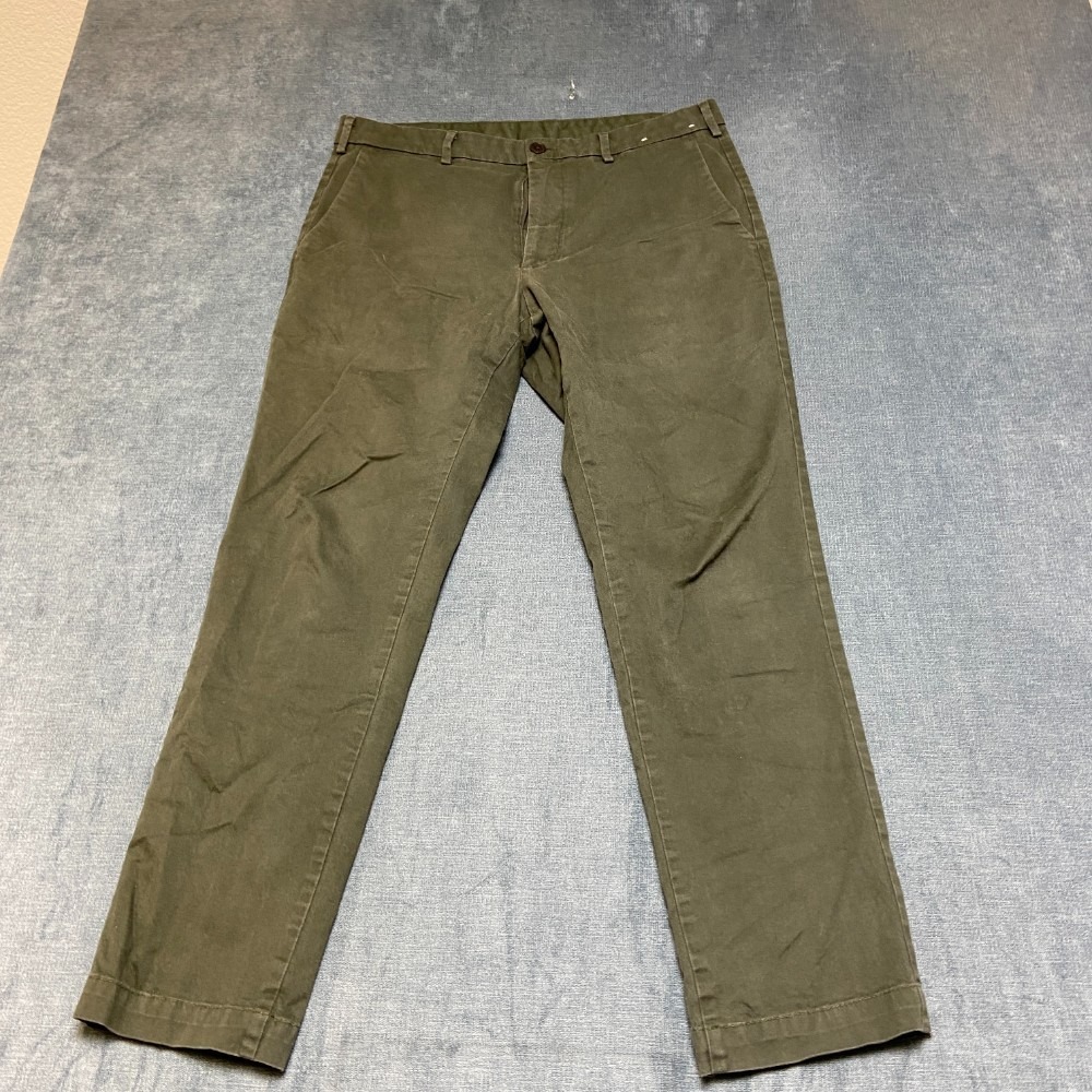 Uniqlo Chino Pants Mens 33x34 Olive Green Cotton Stretch Flat Front Straight Leg